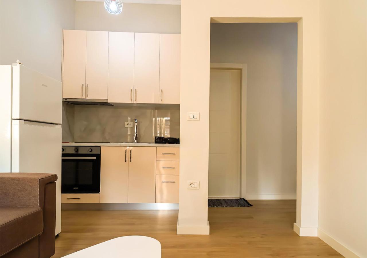 Home Inn Apartment 2 Near City Center Tirana Bagian luar foto
