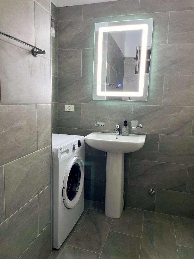 Home Inn Apartment 2 Near City Center Tirana Bagian luar foto