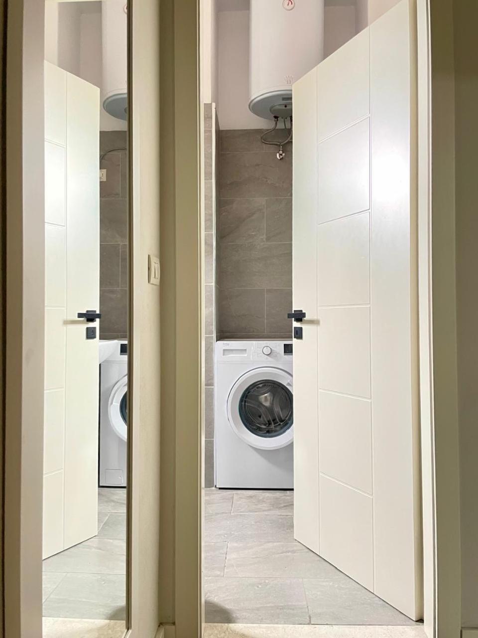 Home Inn Apartment 2 Near City Center Tirana Bagian luar foto